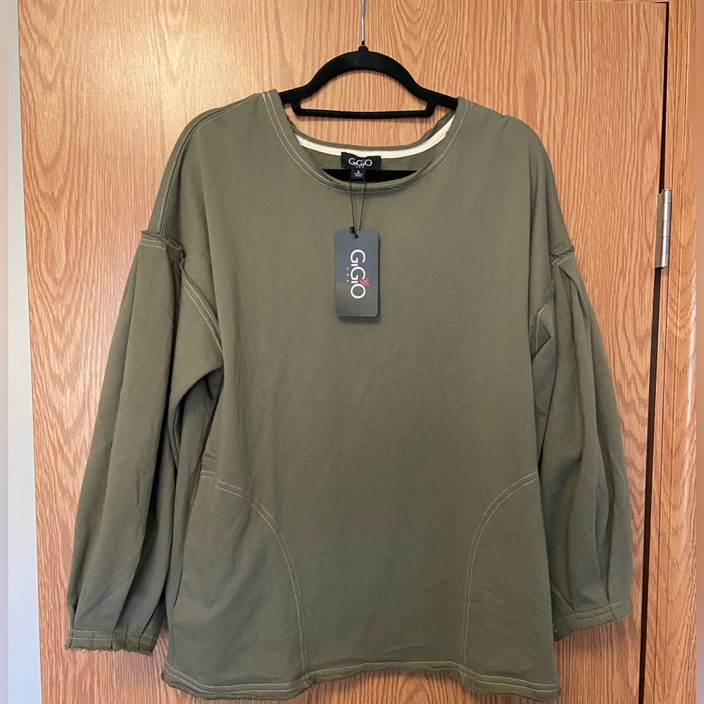 Raw hem, shirt, pockets and ballon sleeves. BRAND NEW WITH TAGS